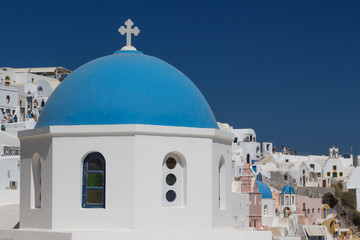 Fototapeta na wymiar Traditional church in Cyclades style, Oia village, Santorini island, Greece