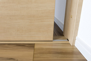 新築住宅のドア