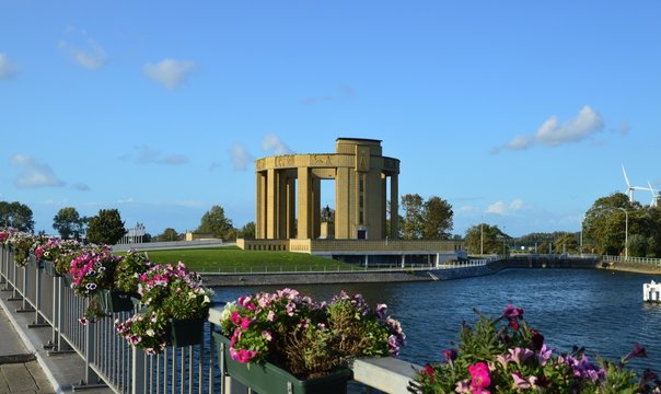 Nieuwpoort in Flandern , Denkmal