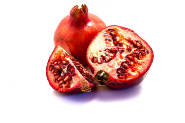 granatapfel granatäpfel isoliert freigestellt auf weißen Hintergrund, Freisteller
