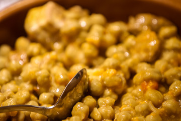 Callos con garbanzos