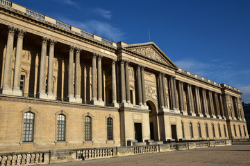 Colonnade de Perrault au Louvre à Paris, France