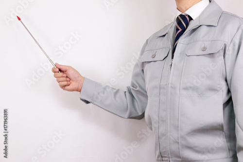 作業着 男性 ネクタイ ポーズ 指示棒 Wall Mural Wallpaper Murals Midoriya21