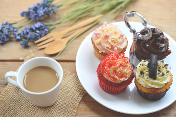 cupcakes on the wood table 
