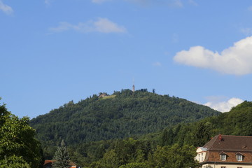 Fototapeta na wymiar Blick auf den Berg Merkur in Baden-Baden