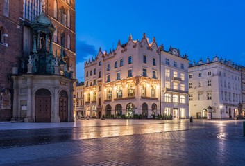 Fototapeta na wymiar St Mary's church and houses on Main Market Square in Krakow in the night
