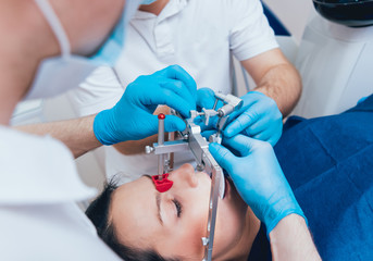 Installation of the face-bow. Functional diagnostics.