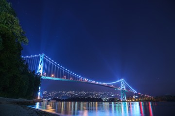 Obraz premium lions gate bridge and stars trail,Stanley park Vancouver Canada