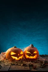 Fototapeten Halloween pumpkins on wooden planks. © Lukas Gojda