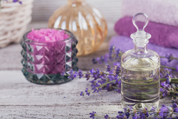 Obraz na płótnie Canvas Bottle of essential oil and fresh lavender flowers