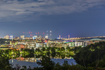 Obraz premium Stockholm södra delar sett från väster på natten