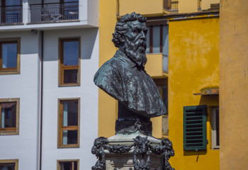 Statue of Benvenuto Cellini on Ponte Vecchio Bridge in Venice