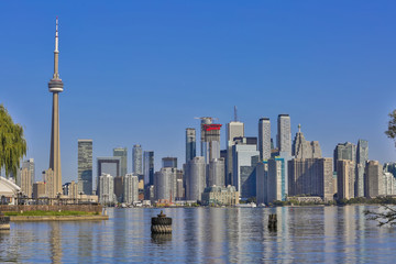 Fototapeta premium Toronto's skyline over Lake Ontario