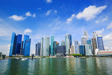 Obraz premium centralny budynek dzielnicy biznesowej Singapuru z błękitne niebo