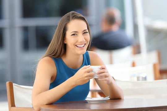 Woman posing looking at you in a coffee shop