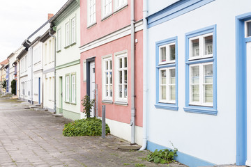 Bunte Häuserfassaden in Neubrandenburg, Ostdeutschland