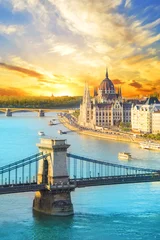 Stickers pour porte Couleur miel Belle vue sur le Parlement hongrois et le pont des chaînes à Budapest, Hongrie