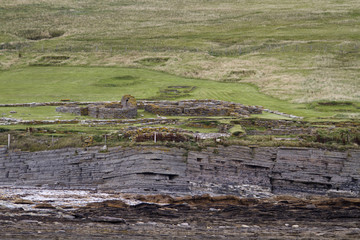 Ruinen einer Wikingersiedlung - Orkneys - Schottland
