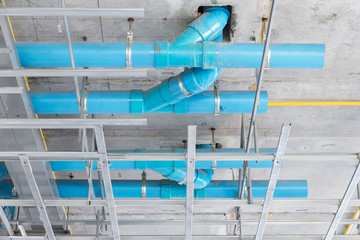 Water and electricity piping systems in buildings