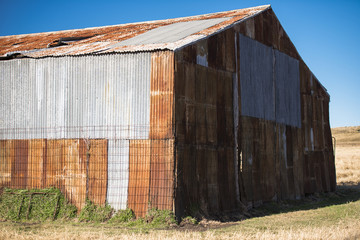 Fototapeta na wymiar Abandoned outback farming shed in the country