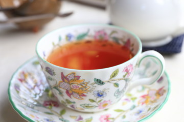 テーブルの上の紅茶