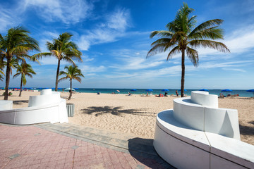 Entrance to a Fort Lauderdale Beach, Florida - obrazy, fototapety, plakaty