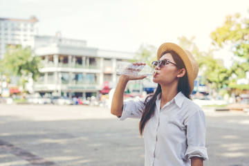 Asian female tourists drink water.