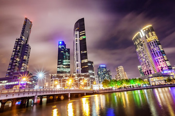 Fototapeta na wymiar A view across the Yarra river atthe landmark of Melbourne downtown during the city’s nightime..