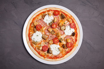 pizza with bacon and mushrooms