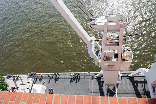 Hamburg Lastenkran in der Speicherstadt