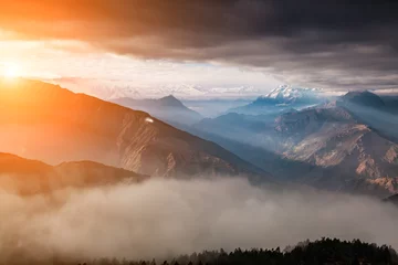 Poster Mooie mistige dageraad in de Himalaya, Nepal © Anton Petrus
