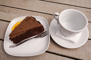 Kaffee und Kuchen, Kaffetasse und Schokoladenkuchen