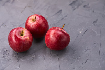 red apples