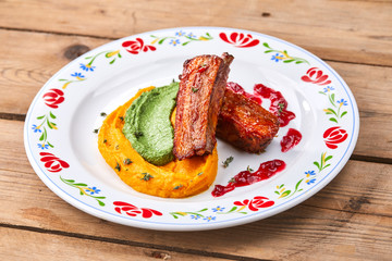 grilled ribs with pumpkin puree