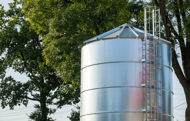 Agricultural silos, Storage and drying of grains