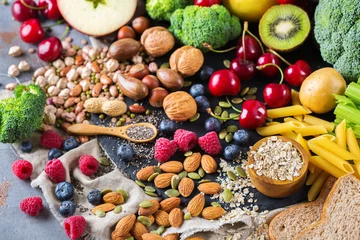 Keuken foto achterwand Assortiment Selectie van gezonde rijke vezelbronnen veganistisch eten om te koken