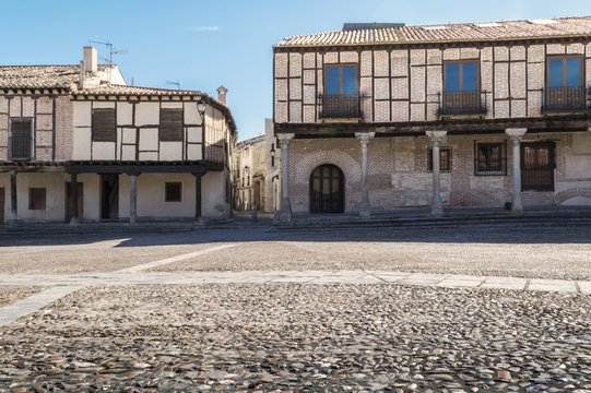 Plaza Mayor de la villa medieval de Ar&eacute;valo , &Aacute;vila , Espa&ntilde;a