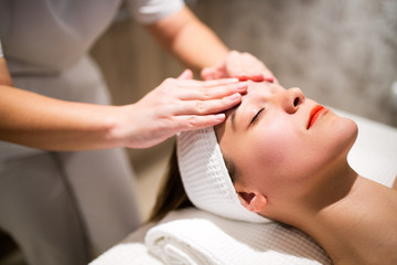 Obraz na płótnie Canvas Facial massage treatment by professional
