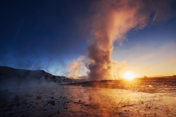 Fototapeta premium geysers in Iceland. Fantastic kolory.Turysty watch the beauty of the world