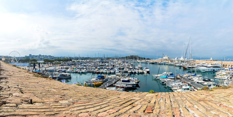 Obraz premium Skyline and Vauban port in Antibes
