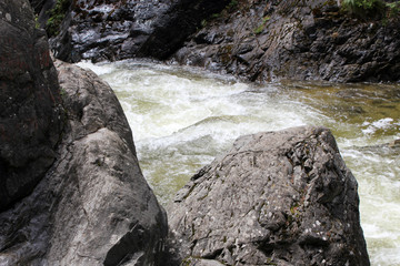 Naklejka na ściany i meble mountain river among large stones