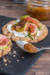 Multigrain crispread appetizer