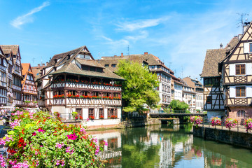 Traditional colorful houses in La Petite France, Strasbourg, Alsace, France - obrazy, fototapety, plakaty