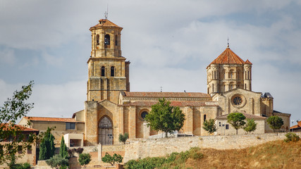 Fototapeta na wymiar Long shot of Tordesillas church
