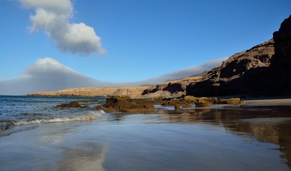 Fototapeta na wymiar Awesome beach in low tide, coast of Jandia, Fuerteventura, Canary islands
