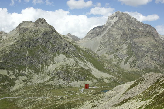 Blick auf Julier Passh&ouml;he
mit Theaterturm Origen