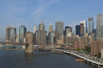 Fototapeta na wymiar Brooklyn Bridge and New York city in the background