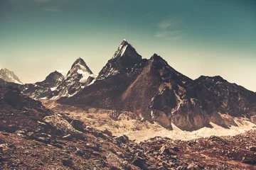 Photo sur Plexiglas Annapurna Himalayas mountain landscape. Trekking in Nepal. Magnificent views of the mountain range peak with glacier. Picturesque and gorgeous scene. Cross processed retro and vintage style toning effect