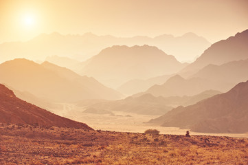 Fototapeta Valley in the Sinai desert with mountains and sun obraz