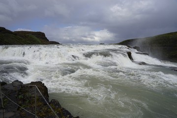 Wasserfall Gullfoss - Landschaft im Süd-Westen Islands / Golden Circle